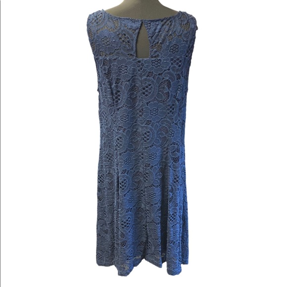 Signature Lace Dress - Picture 4 of 6